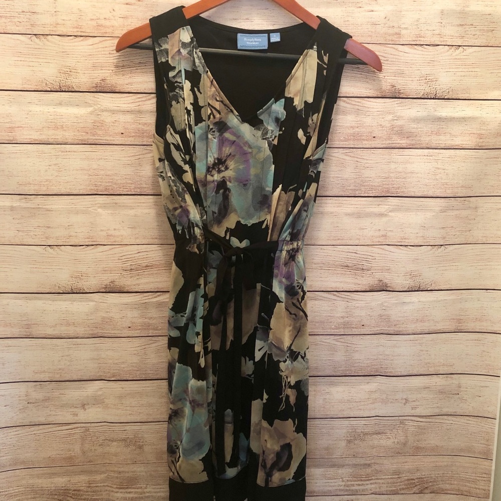 Simply Vera Gorgeous floral Midi dress sz. Small✨